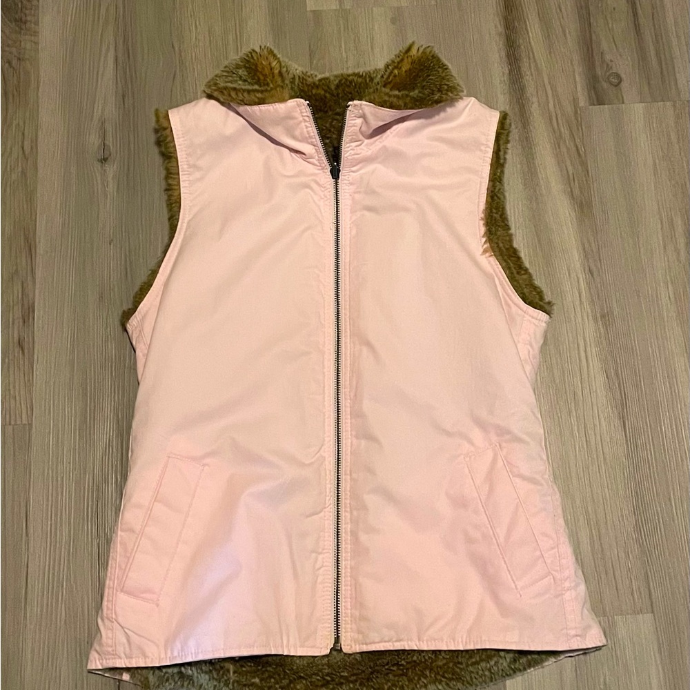 Gap reversible vest